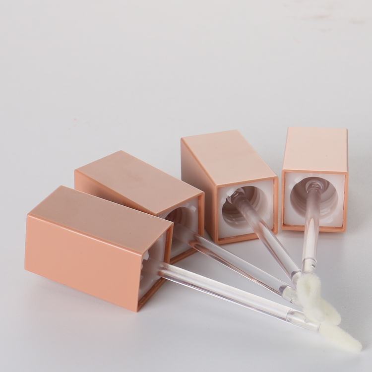 New Arrival Unique Luxury Style Special Bulk Filling Space Lip Gloss Wand Tube Free Shipping With Private Label