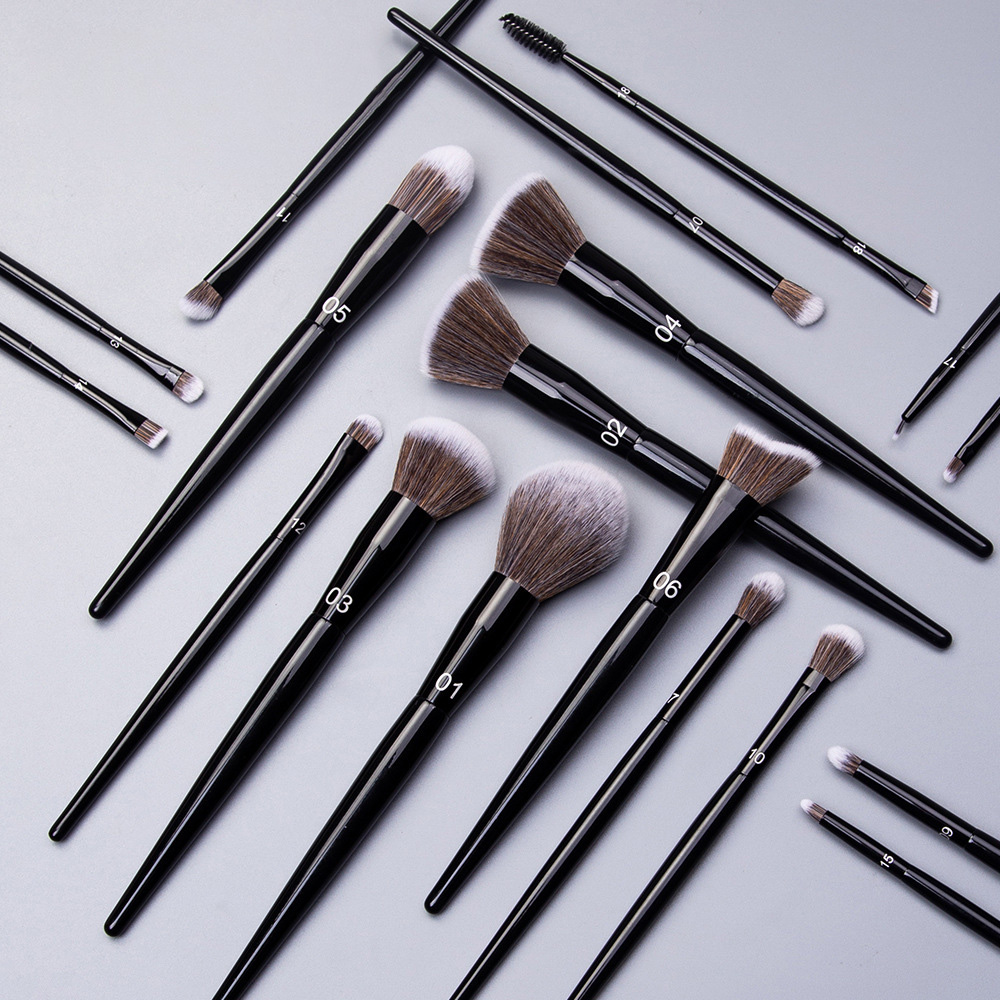 18pcs Luxury Makeup Brush Kit Professional Classic Black Wood Handle Private Label Foundation Cosmetic Makeup Brushes Set