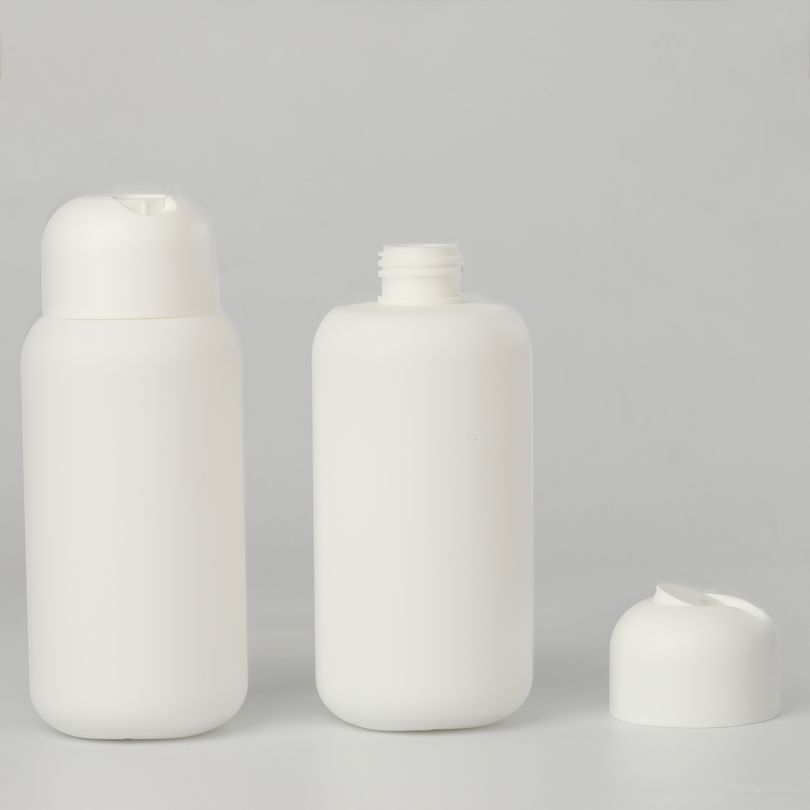 300ML Plastic Cosmetic Packaging Bottles White 300ml HDPE Shampoo And Conditioner Bottles With Disc Cap
