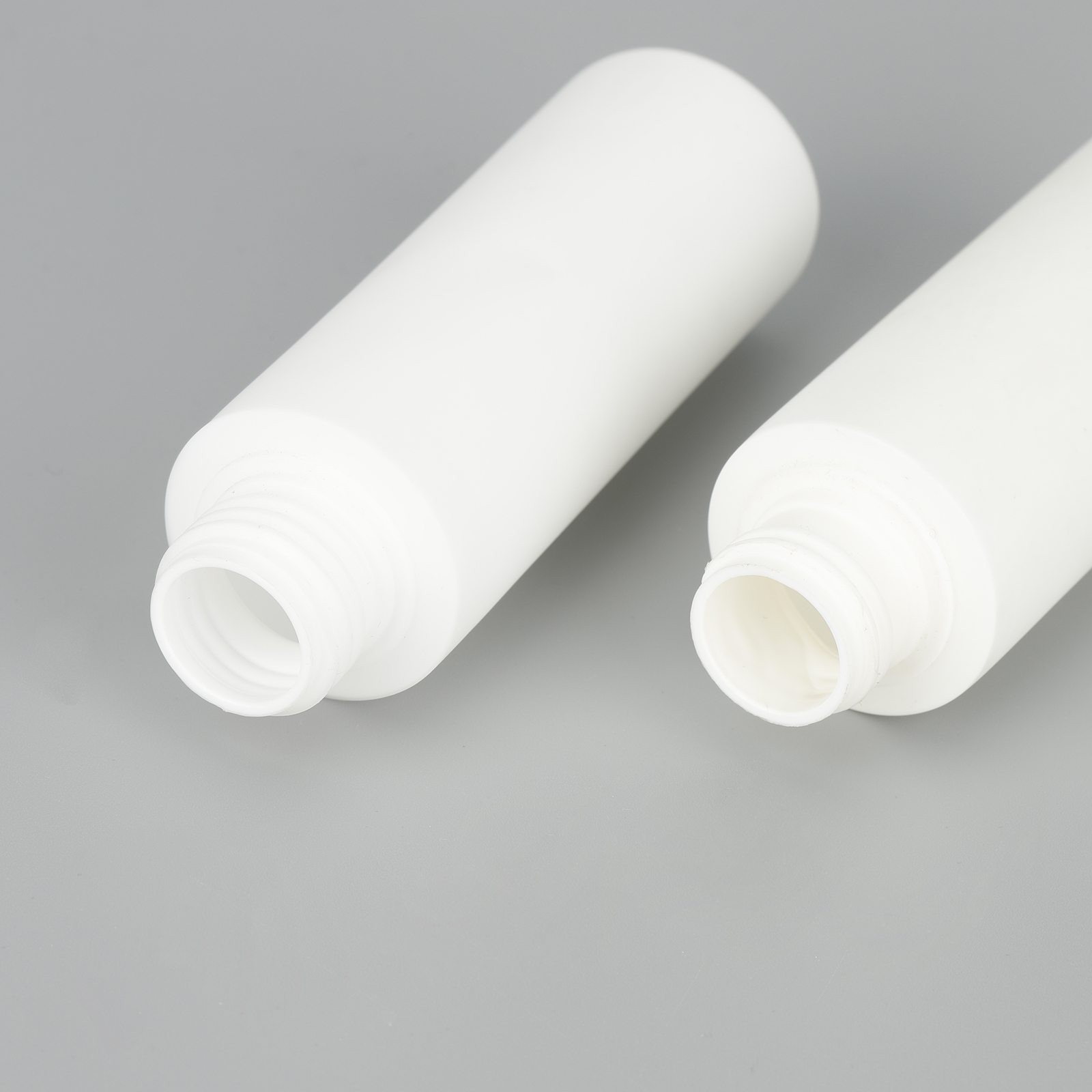 Custom 100ml Flat Shoulder Squeeze Shampoo Bottle Soft Touch HDPE Plastic Lotion Toner Bottle With Leakproof Screw Cap